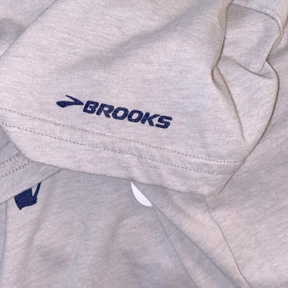 Brooks athletic Run T-shirt size large - Picture 5 of 6